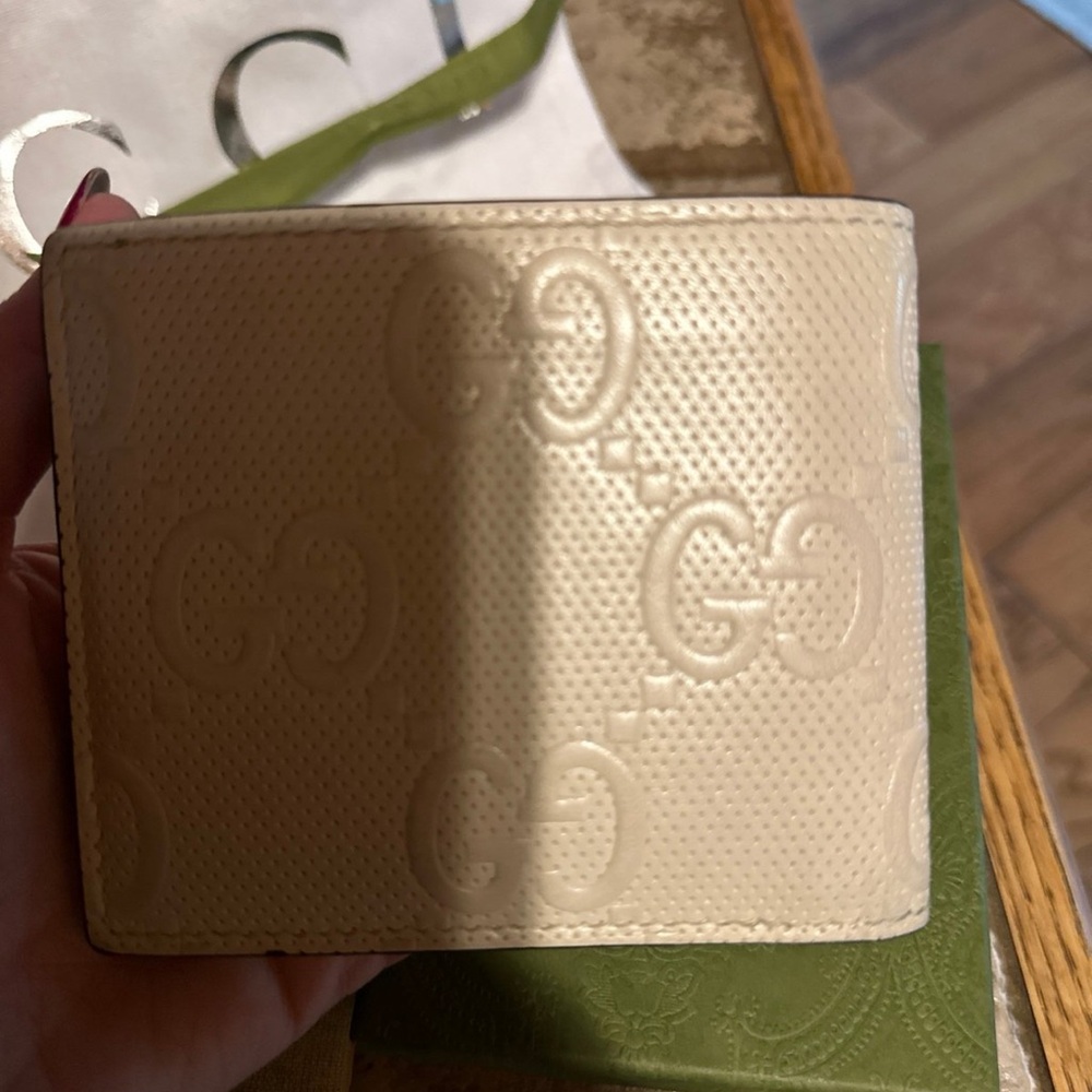 Gucci Embossed Cream Wallet - Picture 3 of 5